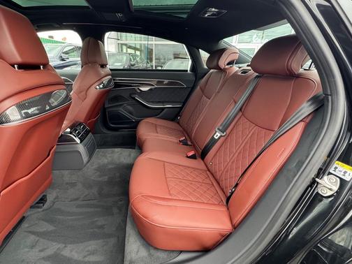 Mythos Black Metallic 2025 Audi S8 4.0T