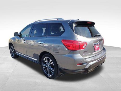 2017 Nissan Pathfinder Platinum