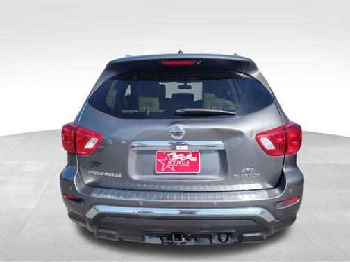 2017 Nissan Pathfinder Platinum