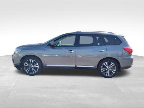 2017 Nissan Pathfinder Platinum