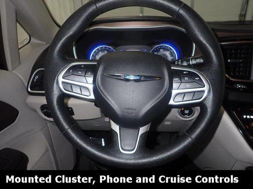 Brilliant Black Crystal Pearlcoat 2019 Chrysler Pacifica L