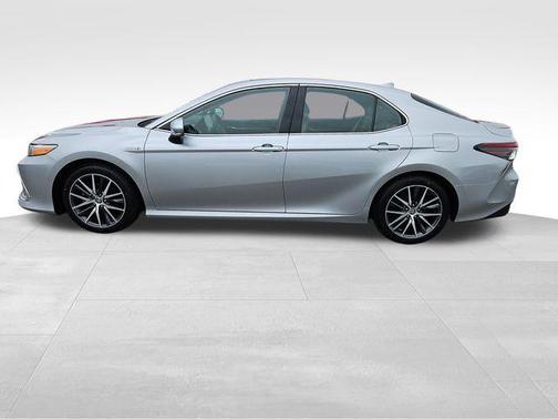 2021 Toyota Camry Hybrid XLE