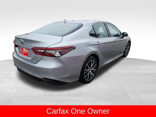 2021 Toyota Camry Hybrid XLE