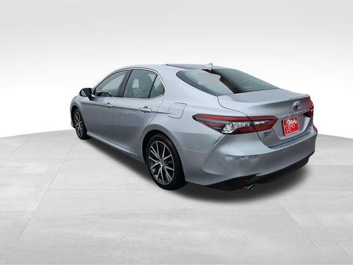 2021 Toyota Camry Hybrid XLE