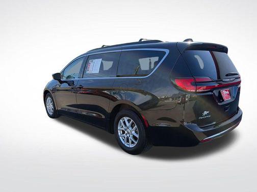 Brilliant Black Crystal Pearlcoat 2022 Chrysler Pacifica Touring L
