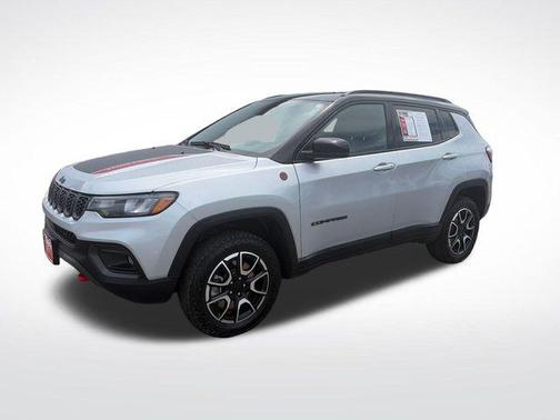 Silver Zynith Metallic Clearcoat 2024 Jeep Compass Trailhawk