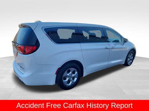 2017 Chrysler Pacifica Hybrid Touring Plus