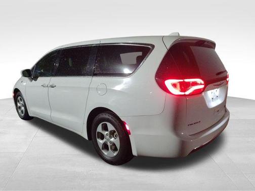 2017 Chrysler Pacifica Hybrid Touring Plus