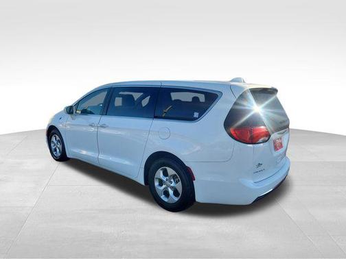 2017 Chrysler Pacifica Hybrid Touring Plus