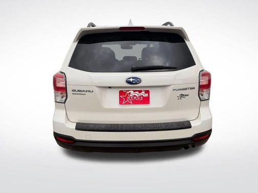 Crystal White Pearl 2018 Subaru Forester 2.5i Premium