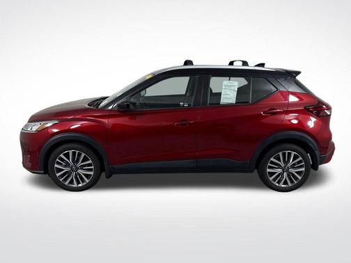 Scarlet Ember Tintcoat/Super Black 2024 Nissan Kicks SV