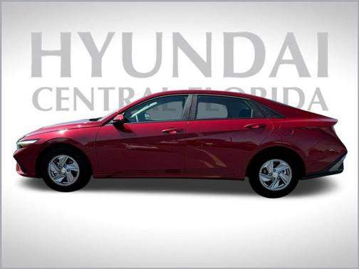 2025 Hyundai ELANTRA SE