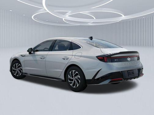 2026 Hyundai SONATA Hybrid Base