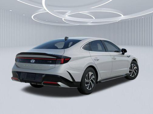 2026 Hyundai SONATA Hybrid Base