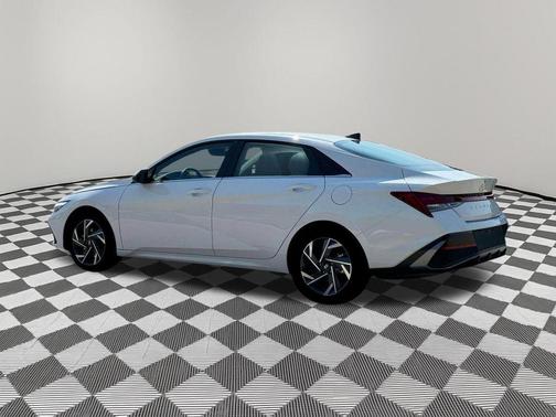 2025 Hyundai ELANTRA HEV Limited