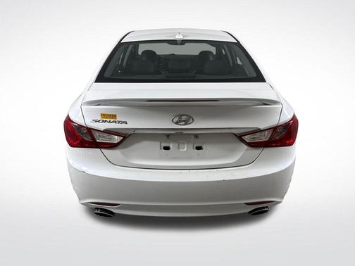 White 2011 Hyundai SONATA SE