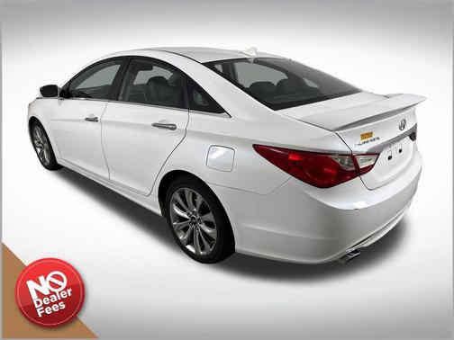White 2011 Hyundai SONATA SE