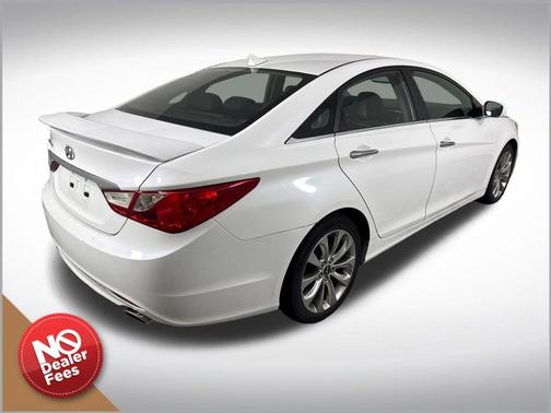 White 2011 Hyundai SONATA SE