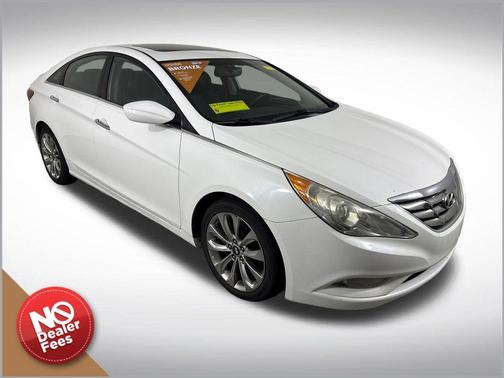 White 2011 Hyundai SONATA SE
