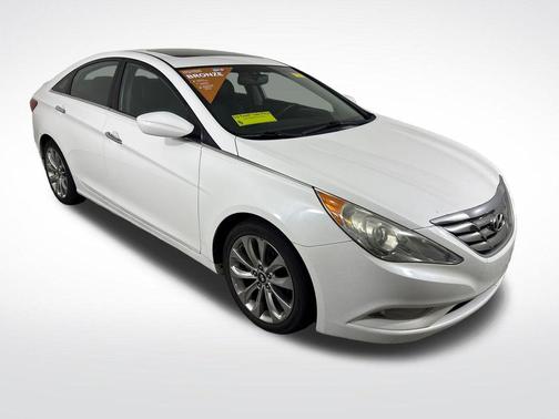 White 2011 Hyundai SONATA SE