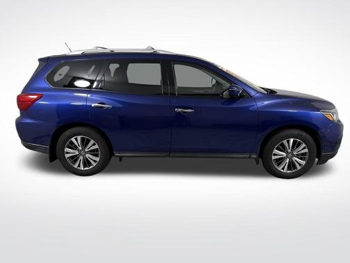 2017 Nissan Pathfinder SL