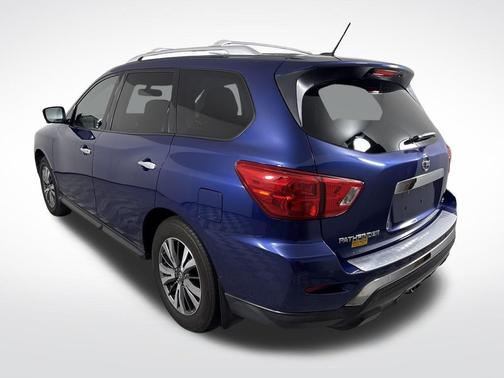 2017 Nissan Pathfinder SL