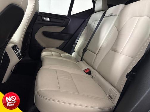 2023 Volvo XC40 B5 Plus Bright Theme