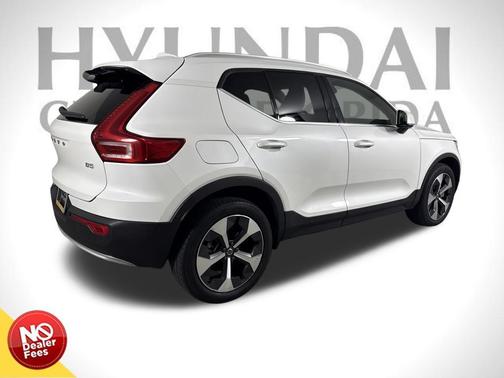 2023 Volvo XC40 B5 Plus Bright Theme