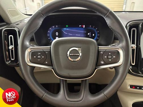 2023 Volvo XC40 B5 Plus Bright Theme