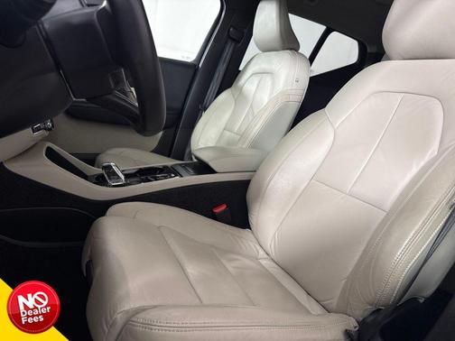 2023 Volvo XC40 B5 Plus Bright Theme