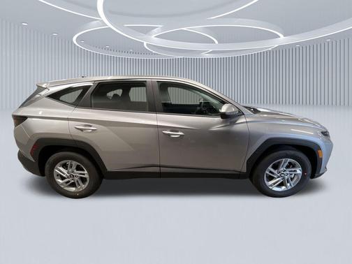 Shimmering Silver 2026 Hyundai TUCSON SE