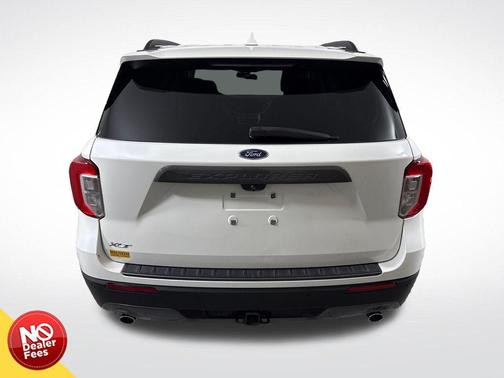 Star White Metallic Tri-Coat 2022 Ford Explorer XLT