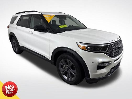 Star White Metallic Tri-Coat 2022 Ford Explorer XLT