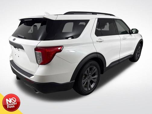 Star White Metallic Tri-Coat 2022 Ford Explorer XLT