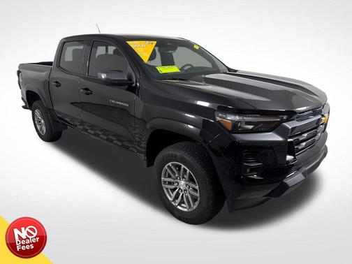 Black 2025 Chevrolet Colorado LT