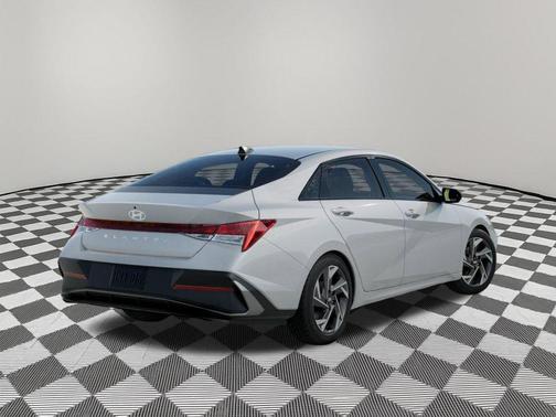 2025 Hyundai ELANTRA SEL