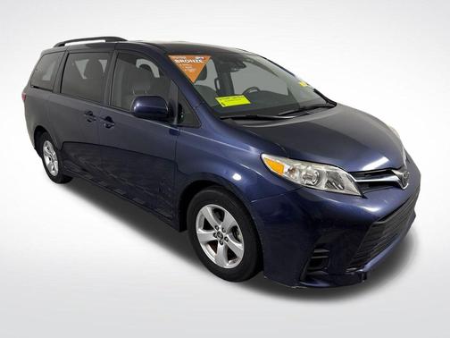 Parisian Night Pearl 2018 Toyota Sienna LE