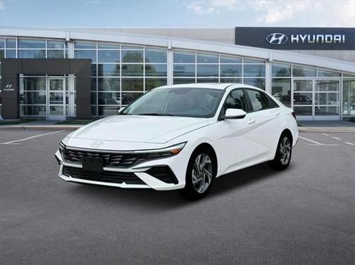 2025 Hyundai ELANTRA SEL