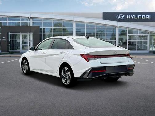 2025 Hyundai ELANTRA SEL