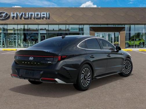 2025 Hyundai SONATA Hybrid Limited