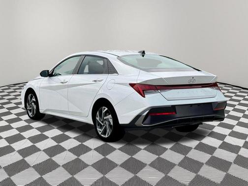 2025 Hyundai ELANTRA SEL