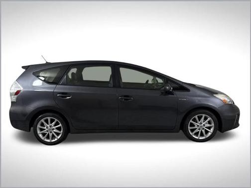 2013 Toyota Prius v Five