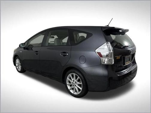2013 Toyota Prius v Five
