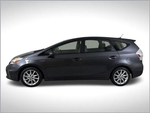2013 Toyota Prius v Five