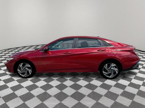 2025 Hyundai ELANTRA SEL
