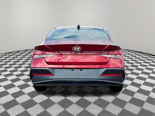 2025 Hyundai ELANTRA SEL