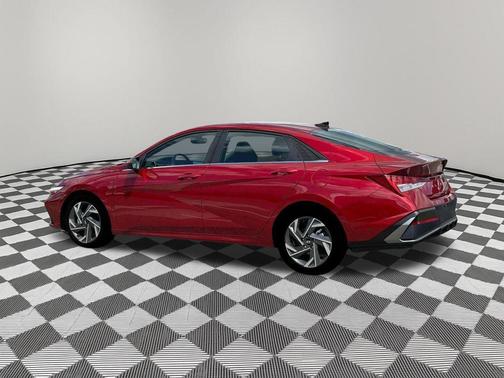 2025 Hyundai ELANTRA SEL