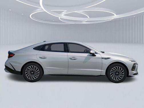 Aero Silver 2026 Hyundai SONATA Hybrid SE
