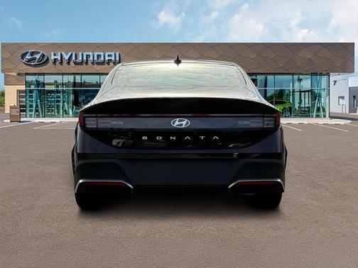 2025 Hyundai SONATA SE
