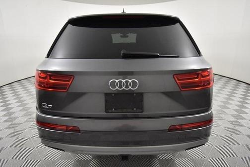 Photo 4 of 32 of 2019 Audi Q7 55 Premium Plus